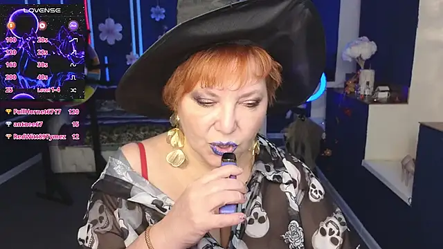 Kira Kirke online show from October 26, 2025, 9:10 pm