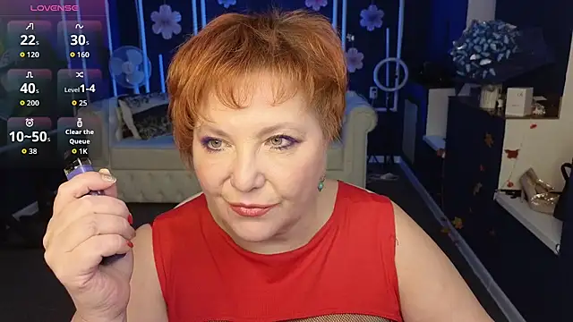 Kira Kirke online show from November 8, 2025, 11:36 pm