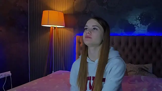 LuisaClover online show from November 22, 2025, 1:10 pm