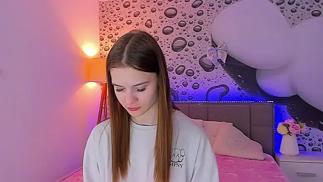 LuisaClover online show from May 31, 2026, 12:45 pm