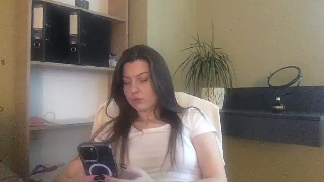 DollyRoma online show from November 10, 2025, 8:35 am