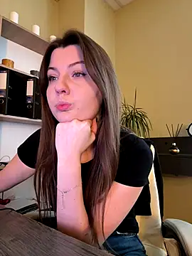 DollyRoma online show from November 12, 2025, 8:48 am