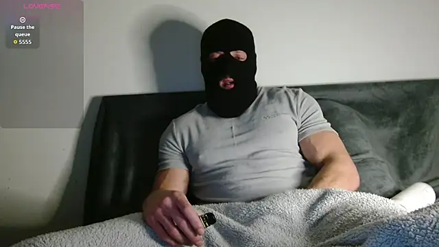 Snapshot of Masked_Bull38_Uk chatting on October 29, 2025, 9:05 pm Masked Bull38 Uk online show from October 29, 2025, 9:05 pm