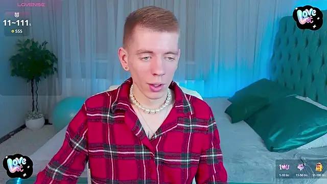 Snapshot of Cristian__Dior chatting on December 13, 2025, 7:53 pm Cristian Dior online show from December 13, 2025, 7:53 pm