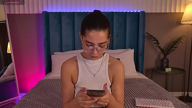 EricaKors online show from April 7, 2026, 7:31 am