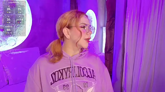 sussiestrawberry online show from November 15, 2025, 5:05 am