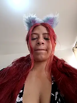 Lunatemptress4 online show from December 18, 2025, 1:50 pm