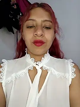 Lunatemptress4 online show from January 8, 2026, 12:51 pm