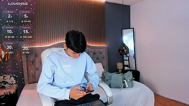 Snapshot of Maxii18_ chatting on November 11, 2025, 7:03 pm Maxii18 online show from November 11, 2025, 7:03 pm