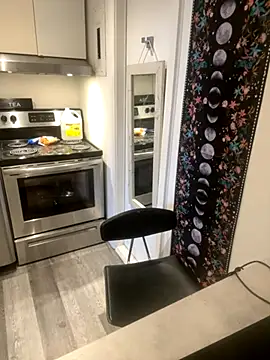 elliepixie online show from October 28, 2025, 5:48 pm