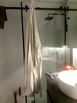 elliepixie online show from November 5, 2025, 5:13 pm