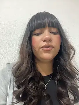 misschloe  online show from November 4, 2025, 5:01 pm