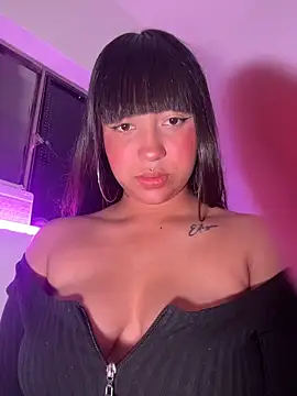 misschloe  online show from November 6, 2025, 4:08 pm