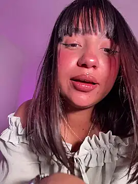 misschloe  online show from November 12, 2025, 4:18 pm