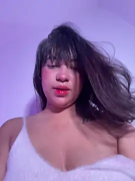 misschloe  online show from November 18, 2025, 3:05 pm