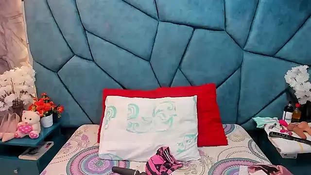 Snapshot of JulietaDiamond chatting on August 1, 2026, 4:23 am JulietaDiamond online show from August 1, 2026, 4:23 am