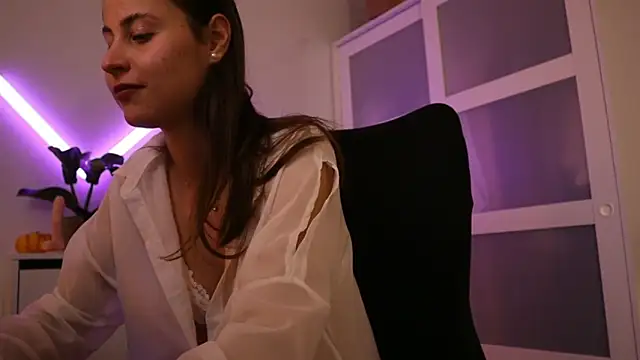 scarletttnoir online show from November 14, 2025, 7:56 pm