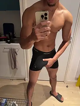 bigDickParis92 online show from October 25, 2025, 5:51 pm