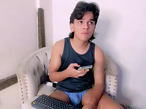 Snapshot of Salomon_Mendoza chatting on December 16, 2025, 11:32 pm Salomon Mendoza online show from December 16, 2025, 11:32 pm