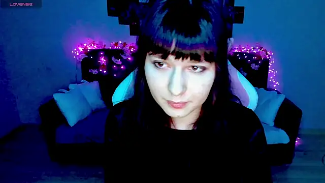 Quietdaisy online show from November 14, 2025, 6:50 pm