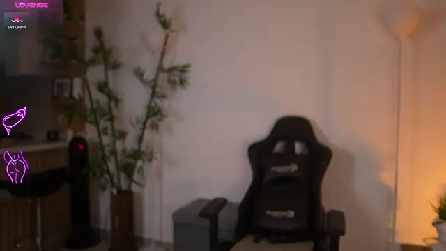 JessicaPratt online show from March 24, 2026, 12:54 pm