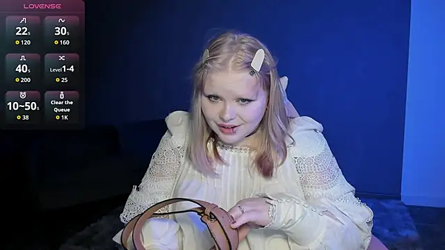 Snapshot of LottieReed chatting on May 16, 2026, 7:05 am LottieReed online show from May 16, 2026, 7:05 am