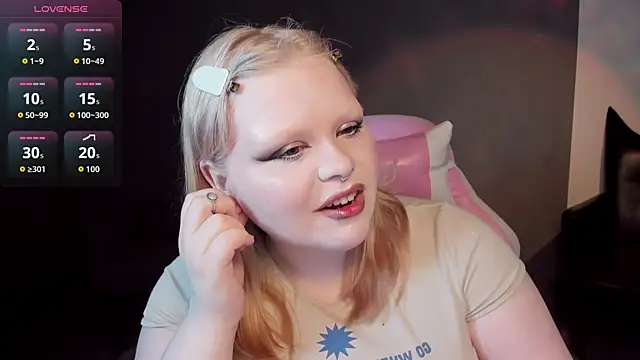 Snapshot of LottieReed chatting on May 21, 2026, 8:10 am LottieReed online show from May 21, 2026, 8:10 am