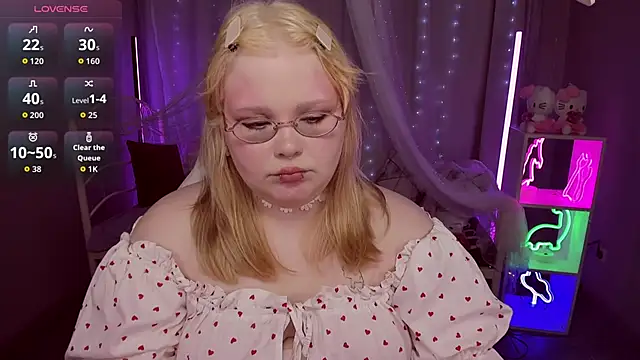 Snapshot of LottieReed chatting on June 20, 2026, 12:08 pm LottieReed online show from June 20, 2026, 12:08 pm