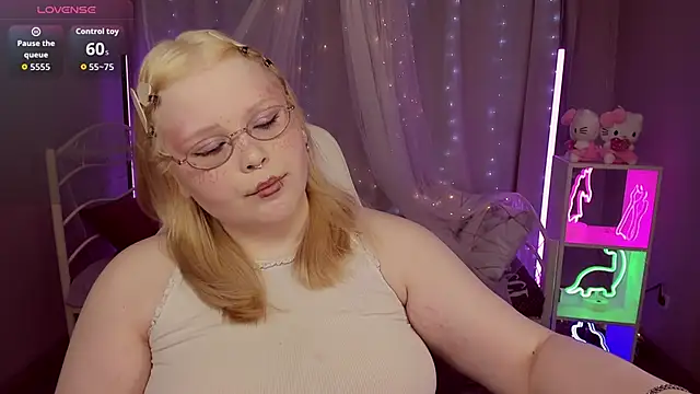 Snapshot of LottieReed chatting on June 22, 2026, 12:13 pm LottieReed online show from June 22, 2026, 12:13 pm