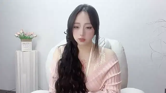 Love-hanzaizai718 online show from October 24, 2025, 4:14 pm