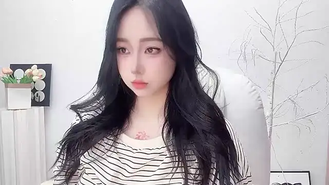 Love-hanzaizai718 online show from December 17, 2025, 3:07 pm