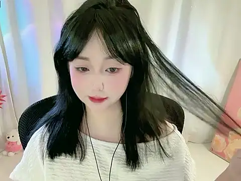 Clover zizi online show from December 18, 2025, 7:31 pm