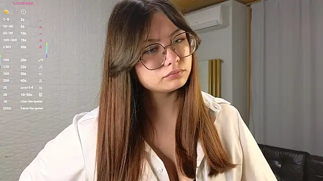 Snapshot of LeliaPeeler chatting on November 18, 2025, 3:38 pm LeliaPeeler online show from November 18, 2025, 3:38 pm