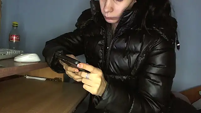Snapshot of andreea713 chatting on March 29, 2026, 12:16 pm andreea713 online show from March 29, 2026, 12:16 pm