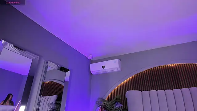 AmyColman  online show from February 16, 2026, 12:12 pm