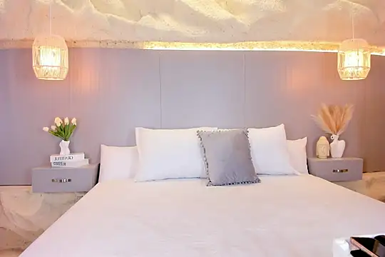 AmyColman  online show from April 4, 2026, 11:51 am