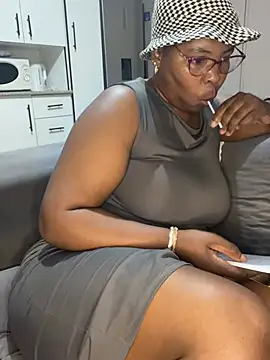 SweetCandy84 online show from February 17, 2026, 1:29 pm