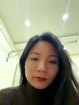 Bee Yellow00 online show from January 13, 2026, 4:29 am