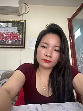 Bee Yellow00 online show from March 21, 2026, 8:52 am