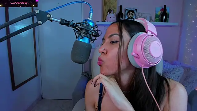 VenusIsLove  online show from January 15, 2025, 10:46 pm