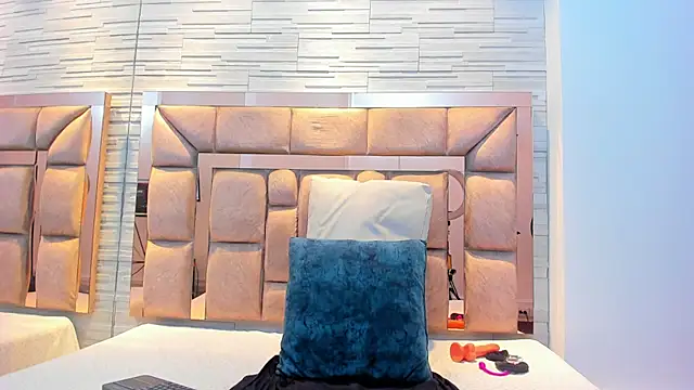 kiarah cowell online show from November 15, 2025, 3:37 am