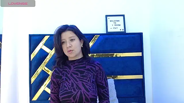 Chloe-love  online show from November 10, 2025, 12:37 pm