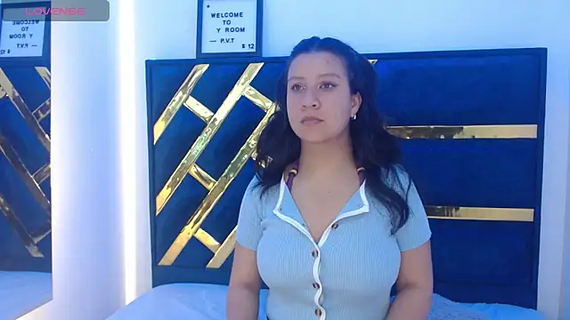 Chloe-love  online show from November 11, 2025, 12:49 pm