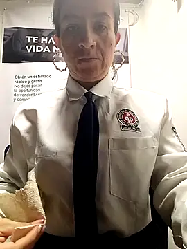 Snapshot of Valentina--1 chatting on April 27, 2026, 10:02 am Valentina--1 online show from April 27, 2026, 10:02 am