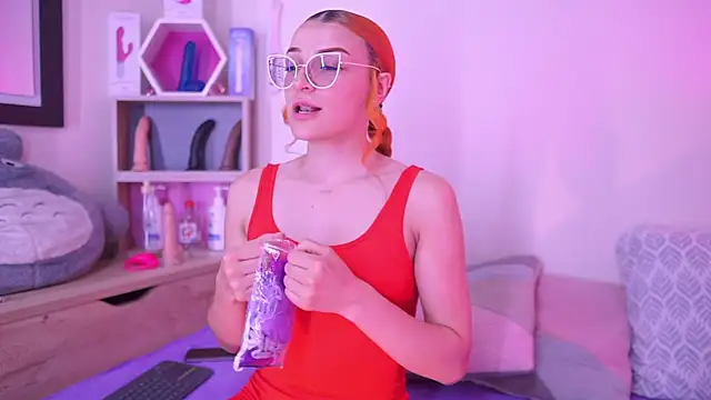 celeste blazze  online show from November 13, 2025, 4:28 pm