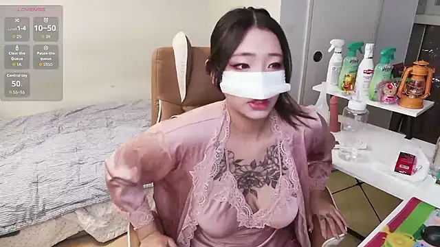 Milk Sola online show from November 18, 2025, 1:15 pm