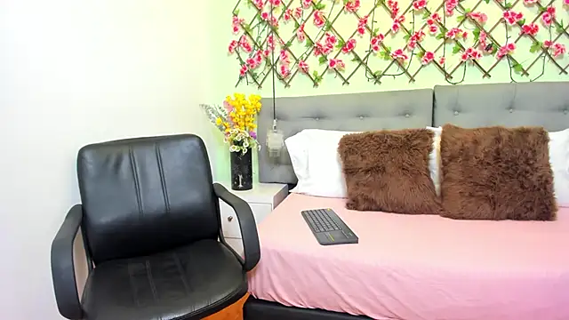 Pink Soul online show from November 7, 2025, 2:55 am