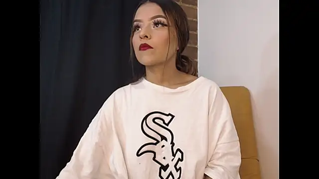 Snapshot of hailey_bri chatting on November 5, 2025, 5:13 pm hailey bri online show from November 5, 2025, 5:13 pm