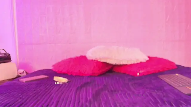 Snapshot of Skinny_Nasty_Dirty chatting on October 24, 2025, 2:13 pm Skinny Nasty Dirty online show from October 24, 2025, 2:13 pm