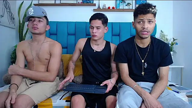 Hot Boys Latinos X online show from March 6, 2026, 11:23 pm